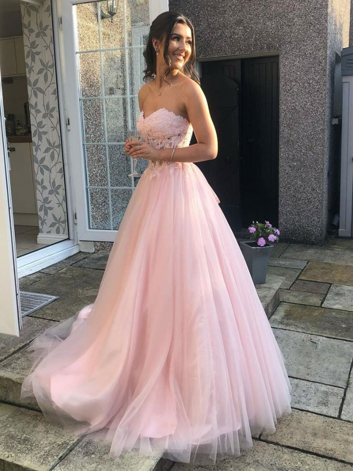 Vestido longo cor-de-rosa de baile com corpete em forma de coração, saia evasê, tule e renda, vestido formal de noite