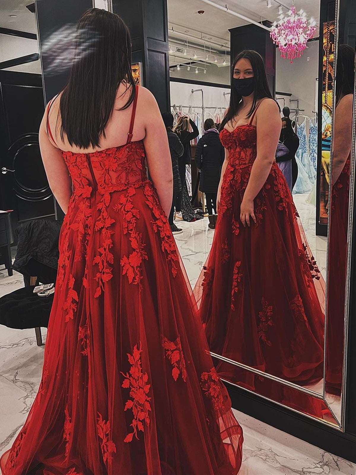 Robe de bal rouge longue en tulle et dentelle, coupe évasée, décolleté cœur, tenue de soirée formelle pour remise de diplôme