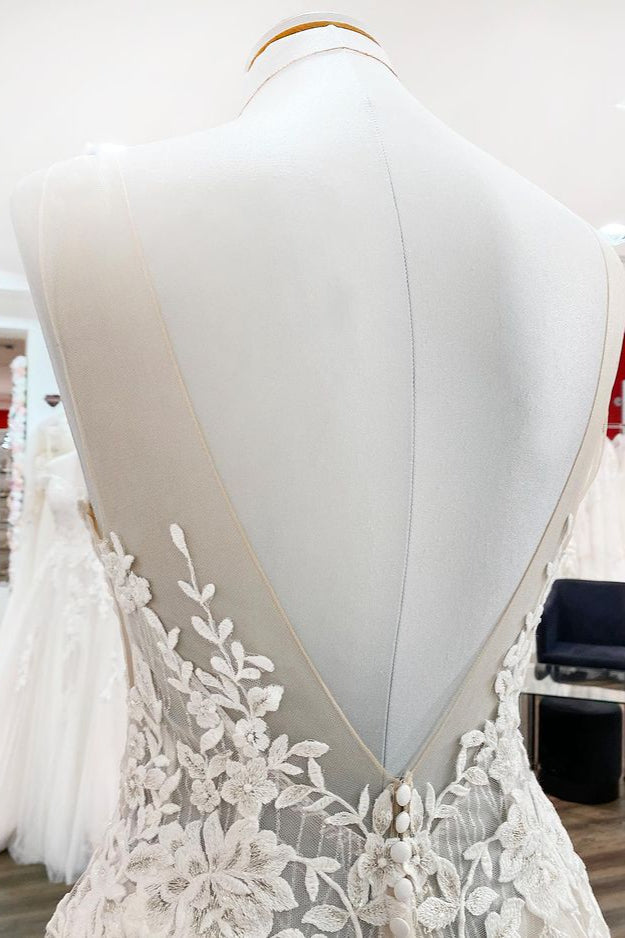 Vestido de novia largo de tul con escote en A y espalda abierta