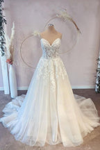 Vestido de novia largo de tul con escote en forma de A y encaje