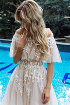 Vestido de Noiva Comprido em Tule com Aplicações de Renda e Decote Ombro a Ombro em Linha A