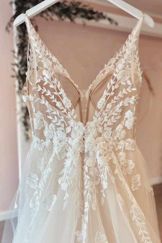 Abito da sposa lungo a linea ad A in tulle con applicazioni di pizzo, spalline sottili e scollo a V, senza schiena