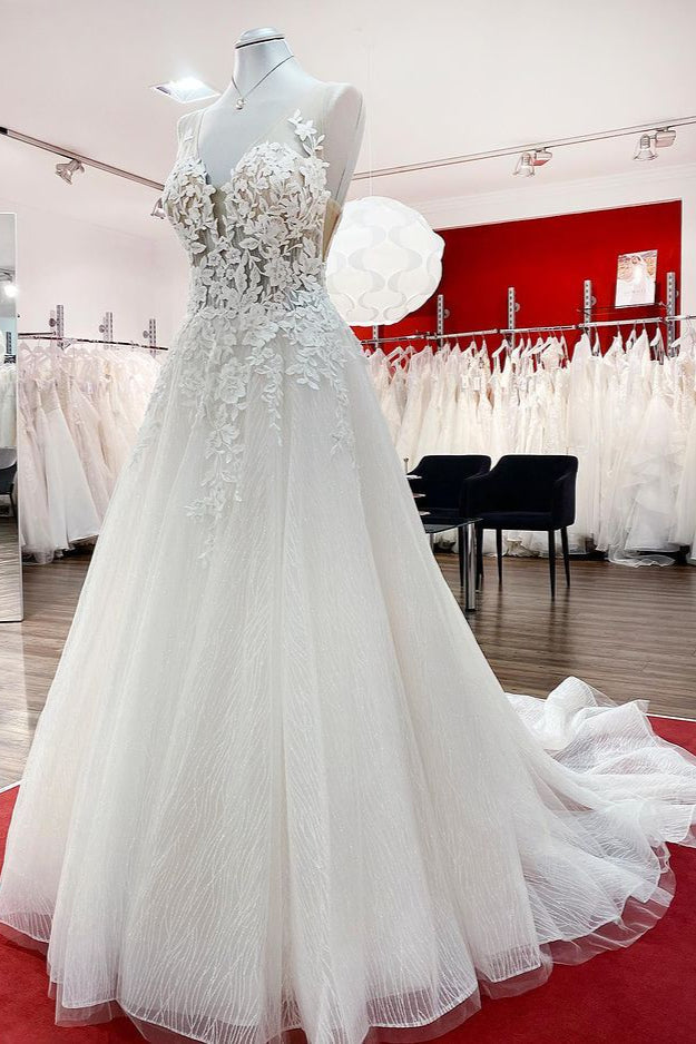 Vestido de Noiva Longo em Tule com Corte em A, Sem Mangas, Folhos e Decote com Pedraria, Aplicações de Renda