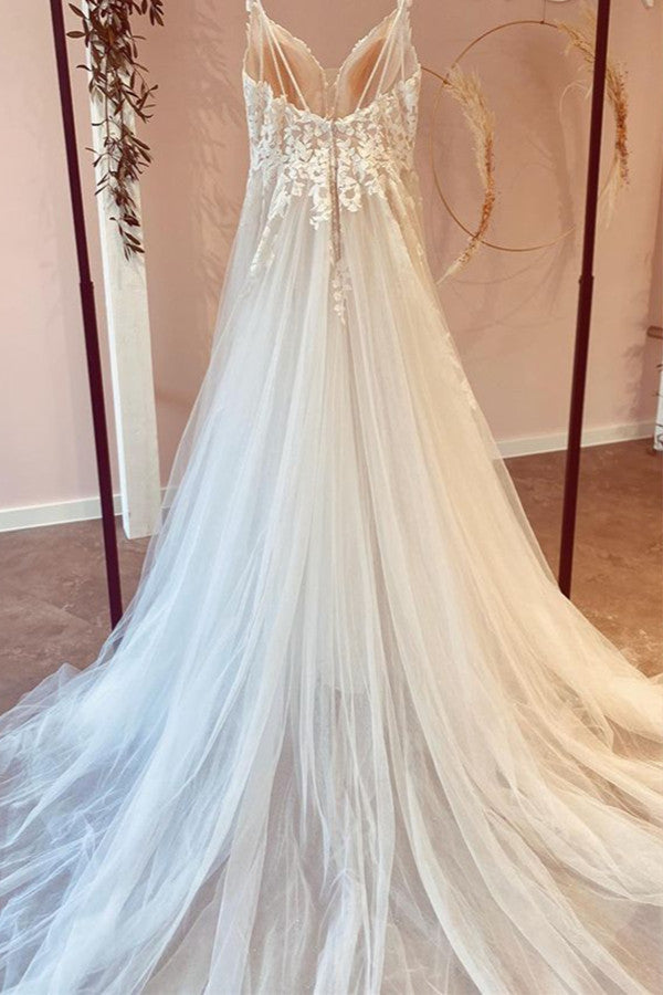 Vestido de Noiva em Renda com Aplicações de Tule em Linha A e Decote Coração