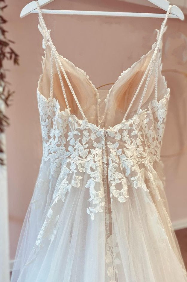 Vestido de Noiva em Renda com Aplicações de Tule em Linha A e Decote Coração