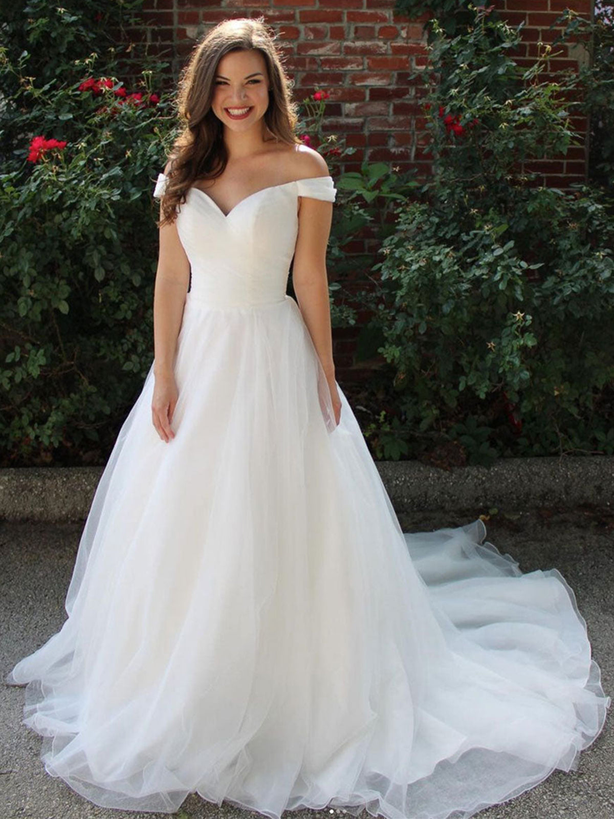 Langes weißes A-Linien-Ballkleid aus Tüll mit schulterfreiem Abschlussballkleid