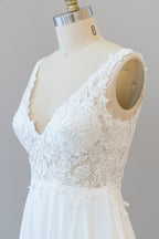 Vestido de novia largo de gasa con escote en V, apliques y encaje