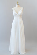 Vestido de novia largo de gasa con escote en V, apliques y encaje