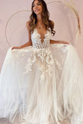 Vestido de Noiva Comprido em Linha A com Decote em V, Apliques de Renda, Tule e Costas Descobertas