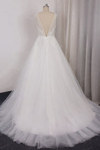 Vestido de novia largo de tul con encaje y apliques de escote en V y corte A