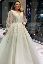 Abito da sposa lungo a linea ad A con scollo a V, applicazioni in pizzo e tulle, maniche lunghe gonfie