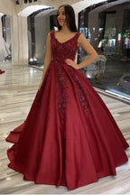 Robe de bal longue en satin, ligne A, décolleté en V, dos nu, ornée d'appliques, de perles et de volants