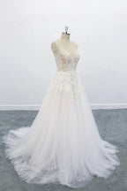 Vestido de novia largo de tul con encaje, escote en V y espalda descubierta