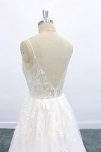 Vestido de novia largo de tul con encaje, escote en V y espalda descubierta