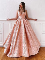 Robes de bal longues en ligne A à col en V, dos nu, en dentelle avec corset au dos