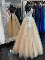 Robe de bal longue en tulle champagne, dos nu, encolure en V, jupe évasée, dentelle, robe de soirée formelle