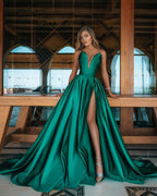 Robe de bal longue émeraude en ligne A à col en V avec fente