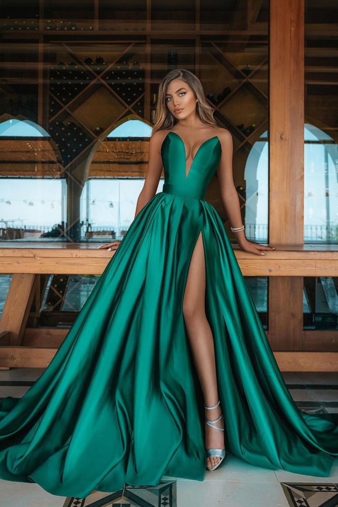 Robe de bal longue émeraude en ligne A à col en V avec fente