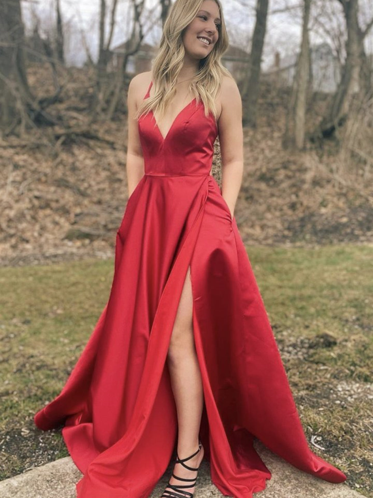 Langes A-Linien-Abendkleid mit V-Ausschnitt, Satin, Schlitz vorne, formelles Abschlussballkleid mit Taschen