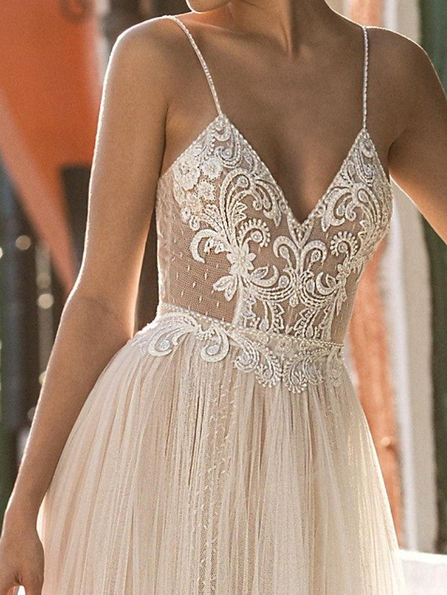 Langes rückenfreies Brautkleid aus Tüll mit V-Ausschnitt und Spaghettiträgern in A-Linie