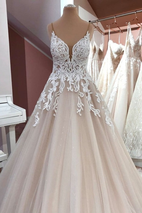 Abito da sposa lungo a linea ad A con scollo a V, spalline sottili, schiena scoperta, applicazioni in pizzo e tulle