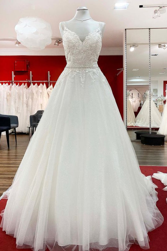 Vestido de novia largo de corte A con escote en V, tirantes finos y espalda descubierta con encaje