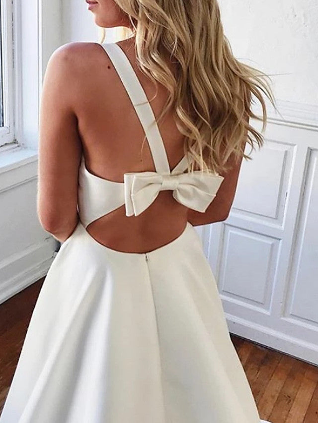Langes, rückenfreies Brautkleid aus Stretch-Satin in A-Linie mit V-Ausschnitt und Taschen
