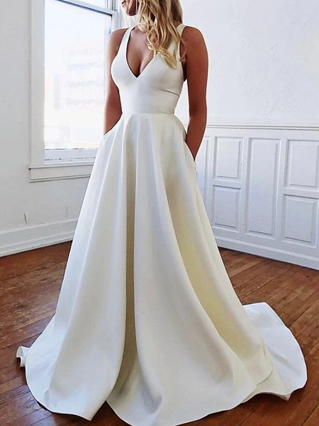 Langes, rückenfreies Brautkleid aus Stretch-Satin in A-Linie mit V-Ausschnitt und Taschen