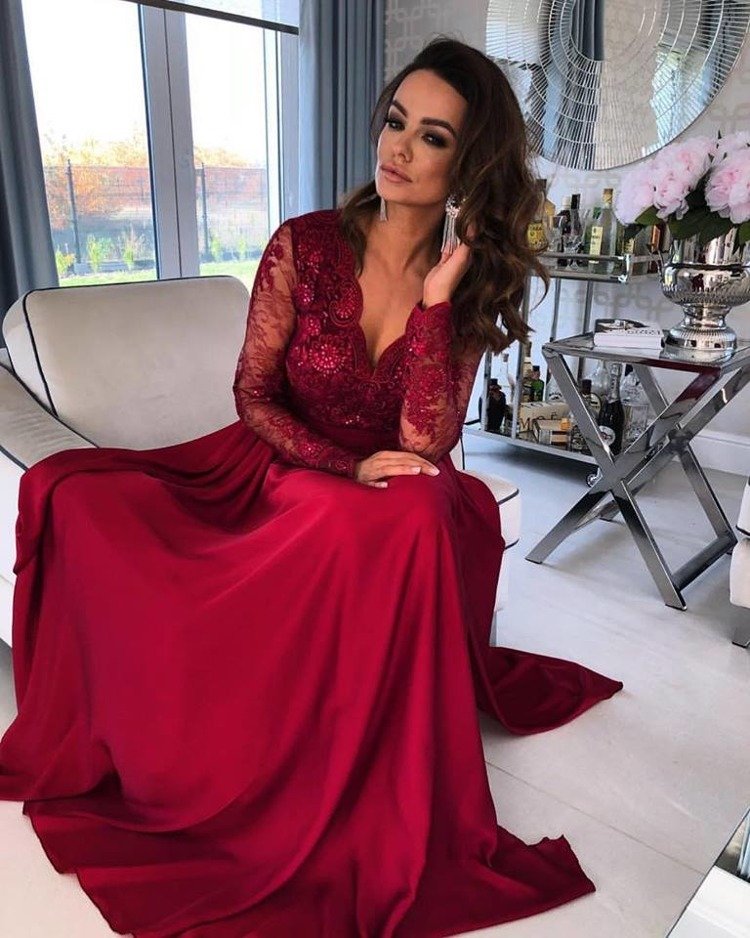 Robe de bal longue en satin extensible, coupe évasée, col en V, manches longues avec fente