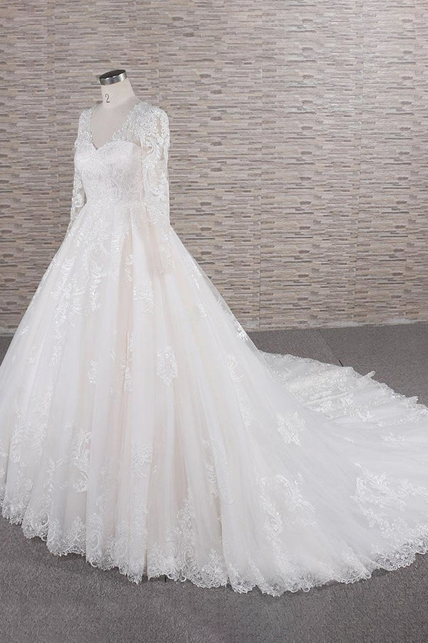 Vestido de noiva longo em linha A com decote em V, tule, aplicações de renda e mangas