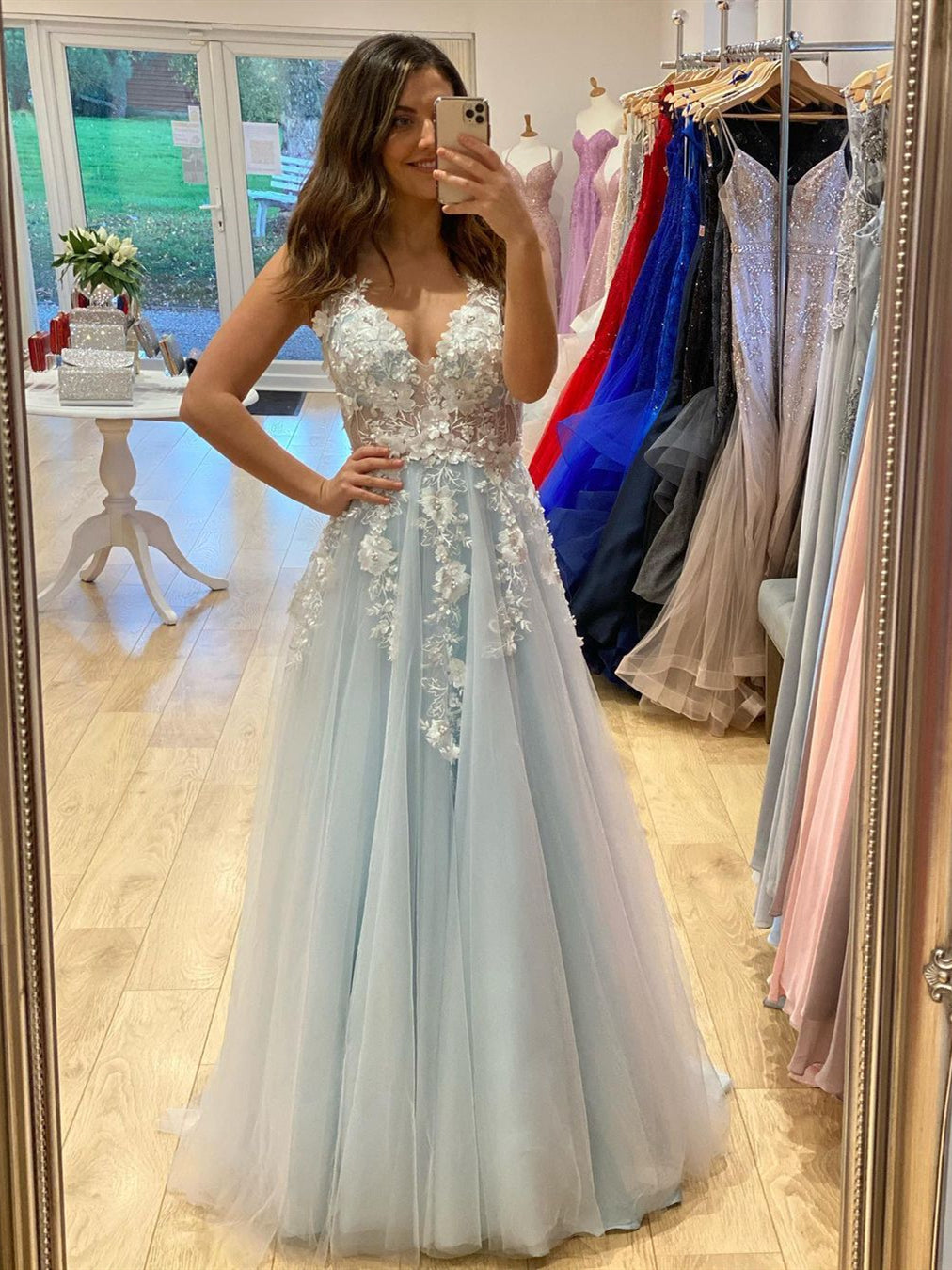 Robe longue en ligne A à col en V avec dentelle en tulle et fleurs 3D pour bal de fin d'études formel