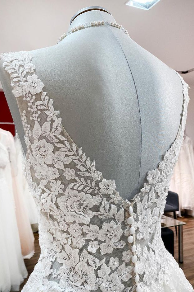 Vestido de novia largo de tul con escote en V, encaje y volantes blancos
