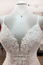 Abito da sposa lungo a linea ad A con scollo a V, in tulle, senza maniche, con applicazioni in pizzo e schiena scoperta