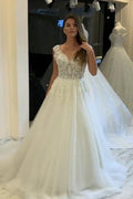 Vestido de Noiva Longo em Linha A com Decote em V, Alças Largas, Aplicações de Renda, Pérolas e Tule