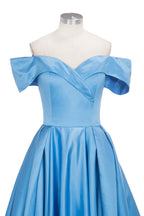 Robe longue de bal en satin bleu à épaules dénudées avec fente