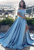 Robe longue de bal en satin bleu à épaules dénudées avec fente