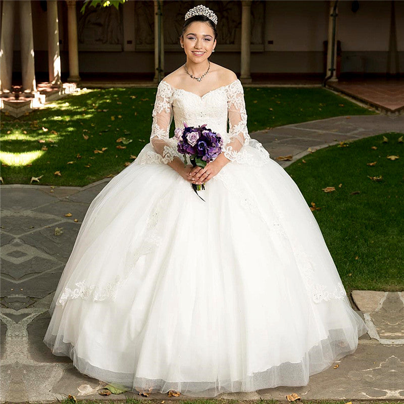 Vestido longo de baile com tule branco para Quinceañera, decote ombro a ombro, com mangas