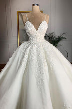Vestido de Noiva Longo com Alças Finas, Aplicações de Renda e Cetim