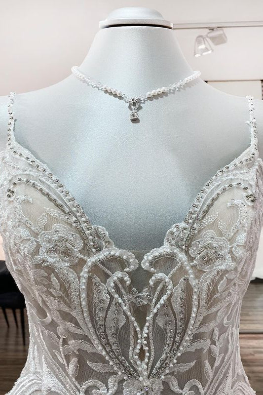 Abito da sposa lungo a palloncino con scollo a V, spalline sottili e pizzo in tulle