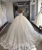 Vestidos de Noiva Longos com Renda e Tule, Decote Ombro a Ombro