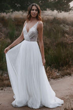 Abito da sposa lungo bohemien a linea ad A con scollo a V, chiffon, tulle scintillante e schiena scoperta