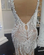 Abiti da sposa lunghi color champagne con scollo a V, perline, schiena scoperta e taglio sirena