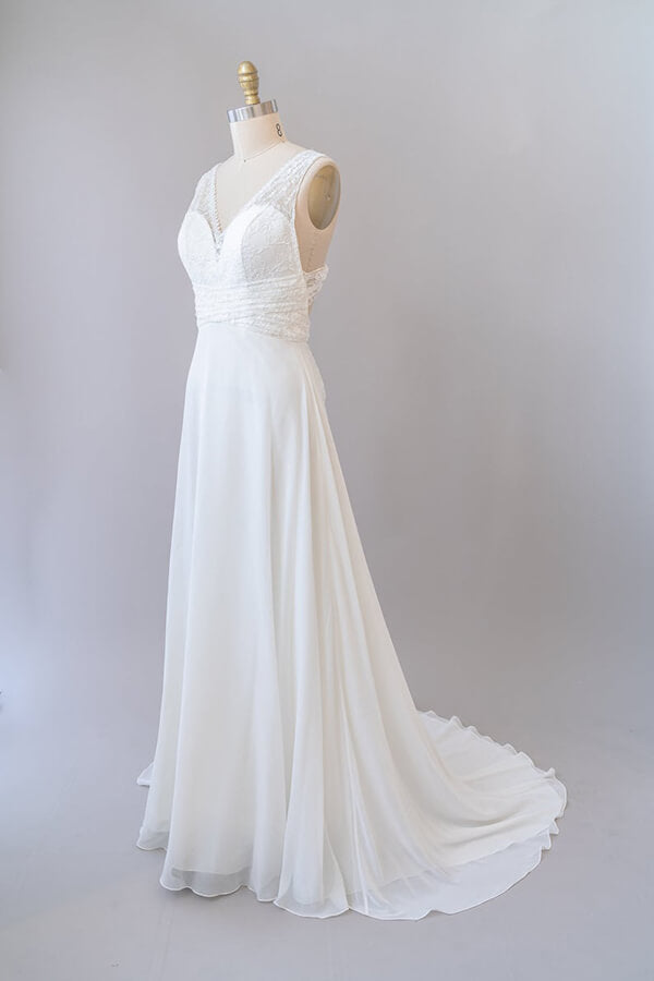 Abito da sposa lungo impero a linea ad A con scollo a V, pizzo, chiffon e schiena scoperta
