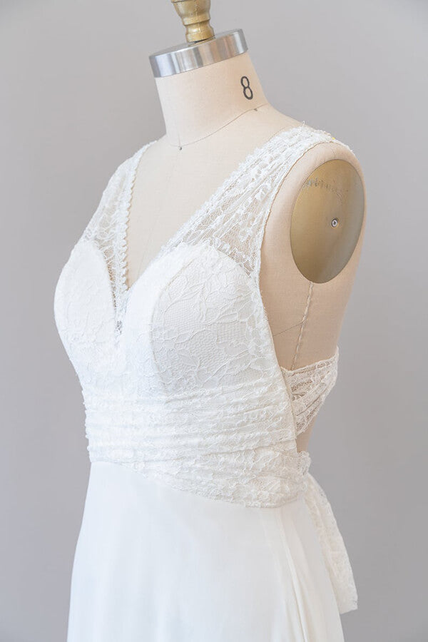 Abito da sposa lungo impero a linea ad A con scollo a V, pizzo, chiffon e schiena scoperta