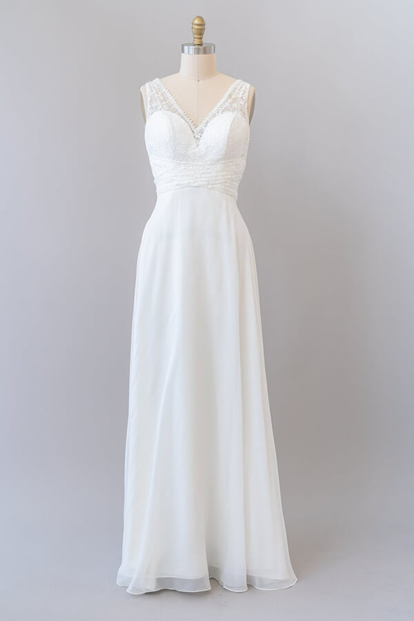Abito da sposa lungo impero a linea ad A con scollo a V, pizzo, chiffon e schiena scoperta