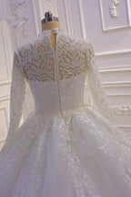 Vestido de Noiva com Gola Alta, Aplicações e Renda, Modelo de Baile com Mangas Longas