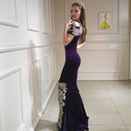Robe de bal longue sirène en velours avec col montant, dentelle appliquée et dos nu