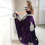 Robe de bal longue sirène en velours avec col montant, dentelle appliquée et dos nu