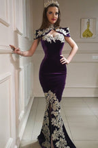 Robe de bal longue sirène en velours avec col montant, dentelle appliquée et dos nu