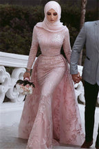 Robe de bal longue sirène à col haut avec appliques en dentelle et manches